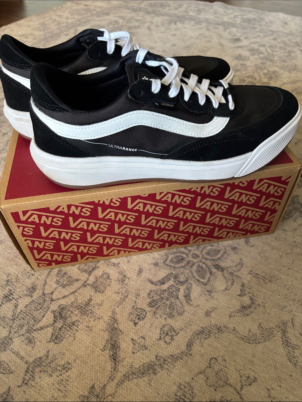 Vans Men’s MTE UltraRange 2.0 SE Shoes - size 10 - black/white - Picture 2 of 6